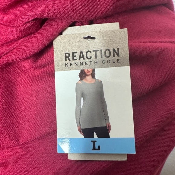 Women's  NWT  Kenneth Cole Reaction Fuchsia Top with cut outs Size Large - Picture 7 of 8